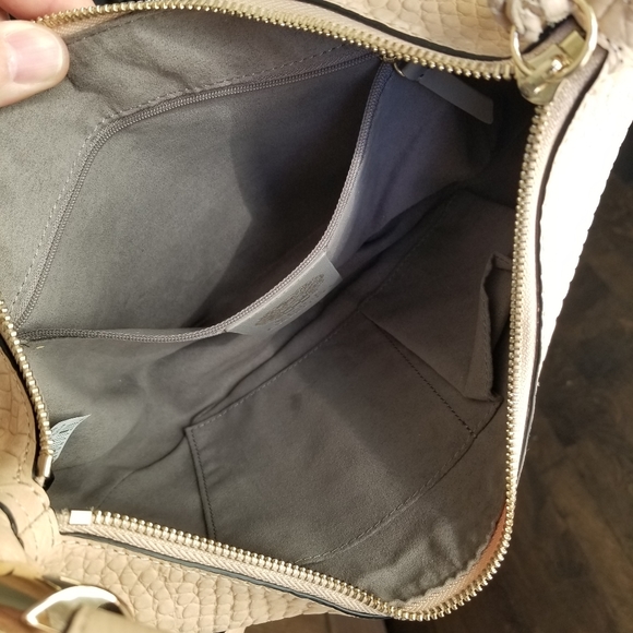 Vince Camuto Meliss Tan Color Leather Crossbody bag EUC - Picture 11 of 16